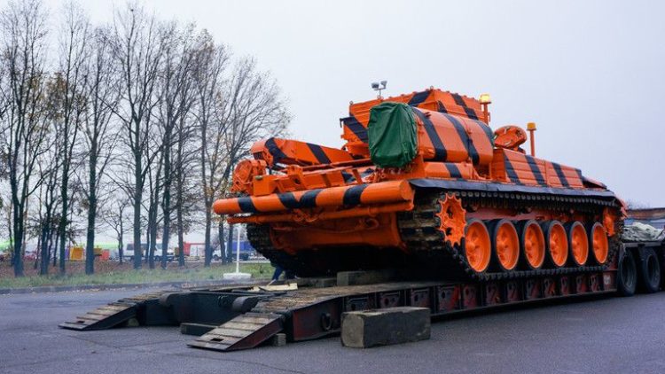 The Pic of the Day: Russian airport buys tank recovery vehicle to tow planes in the snow