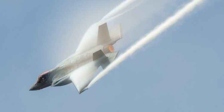 Watch: New footage shows F-35 demonstration team pulling off some never-before-seen maneuvers for the stealth fighter