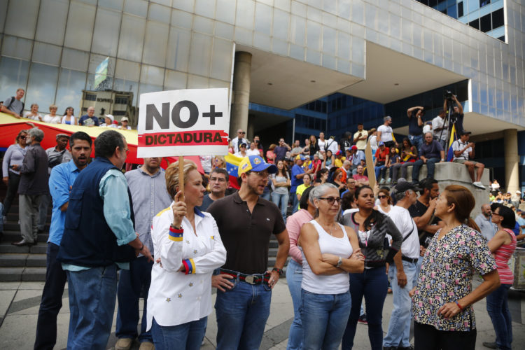 State Department pulls remaining staff from Venezuela, urges all Americans to leave