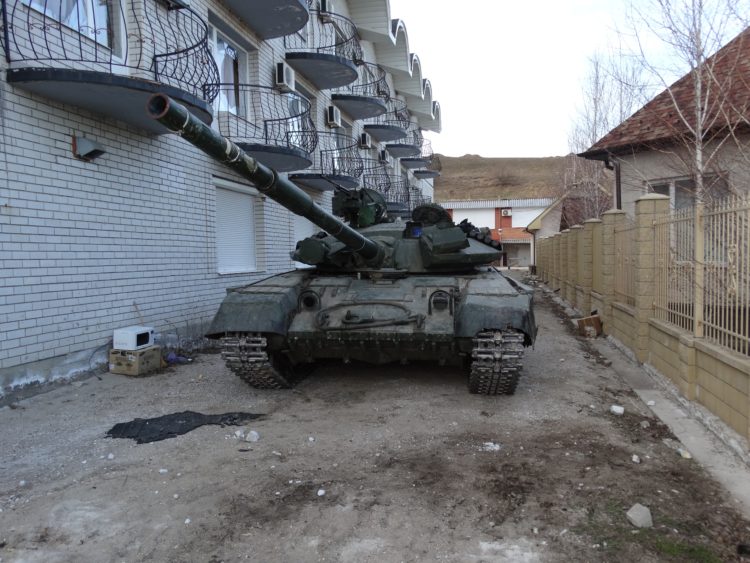 Ukrainian Troops Re-engineer Abandoned Tanks