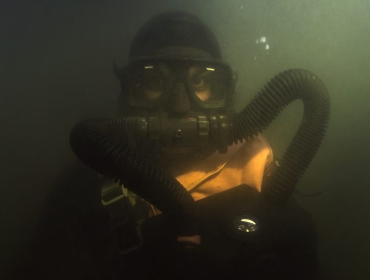 The Pic of the Day: Navy SEAL peekaboo