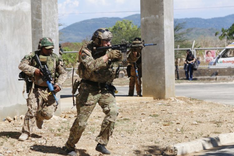 Filipino president threatens to kick out American troops