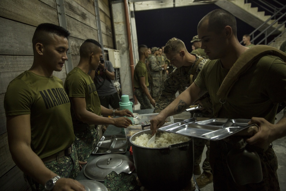 The Pic of the Day: In-and-out the Philippine way