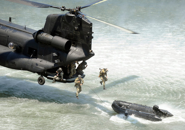 Cast and recovery with a CRRC from an MH-47 Chinook helicopter