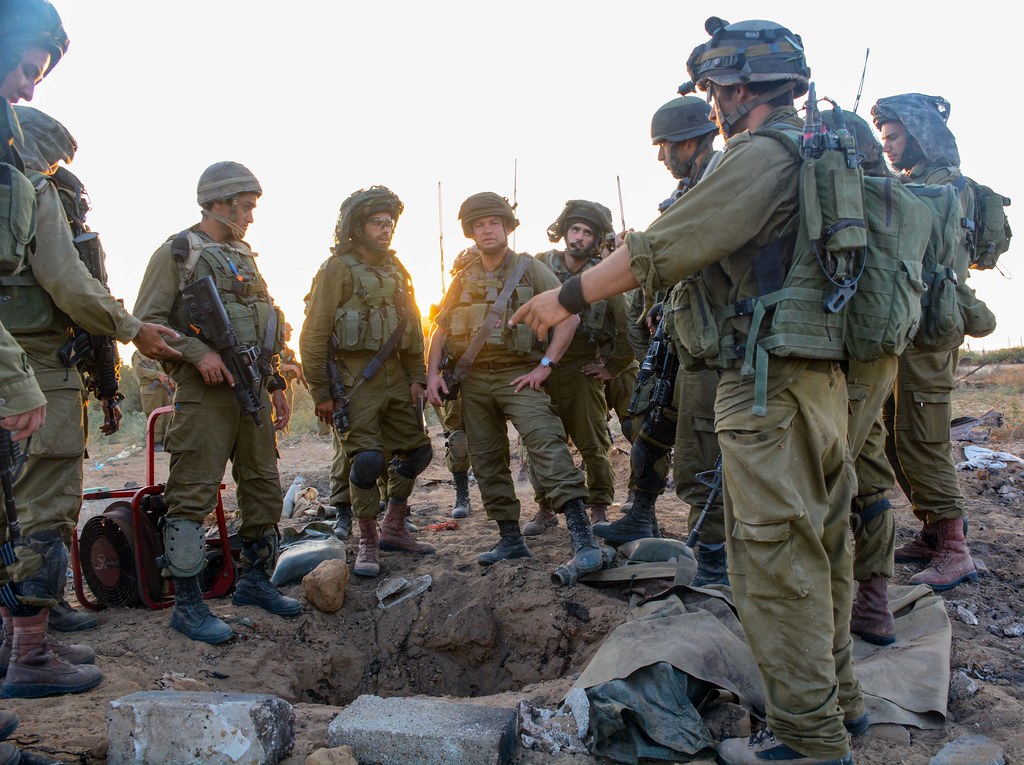 Beyond The Green Line: From British Civilian To Israeli Paratrooper