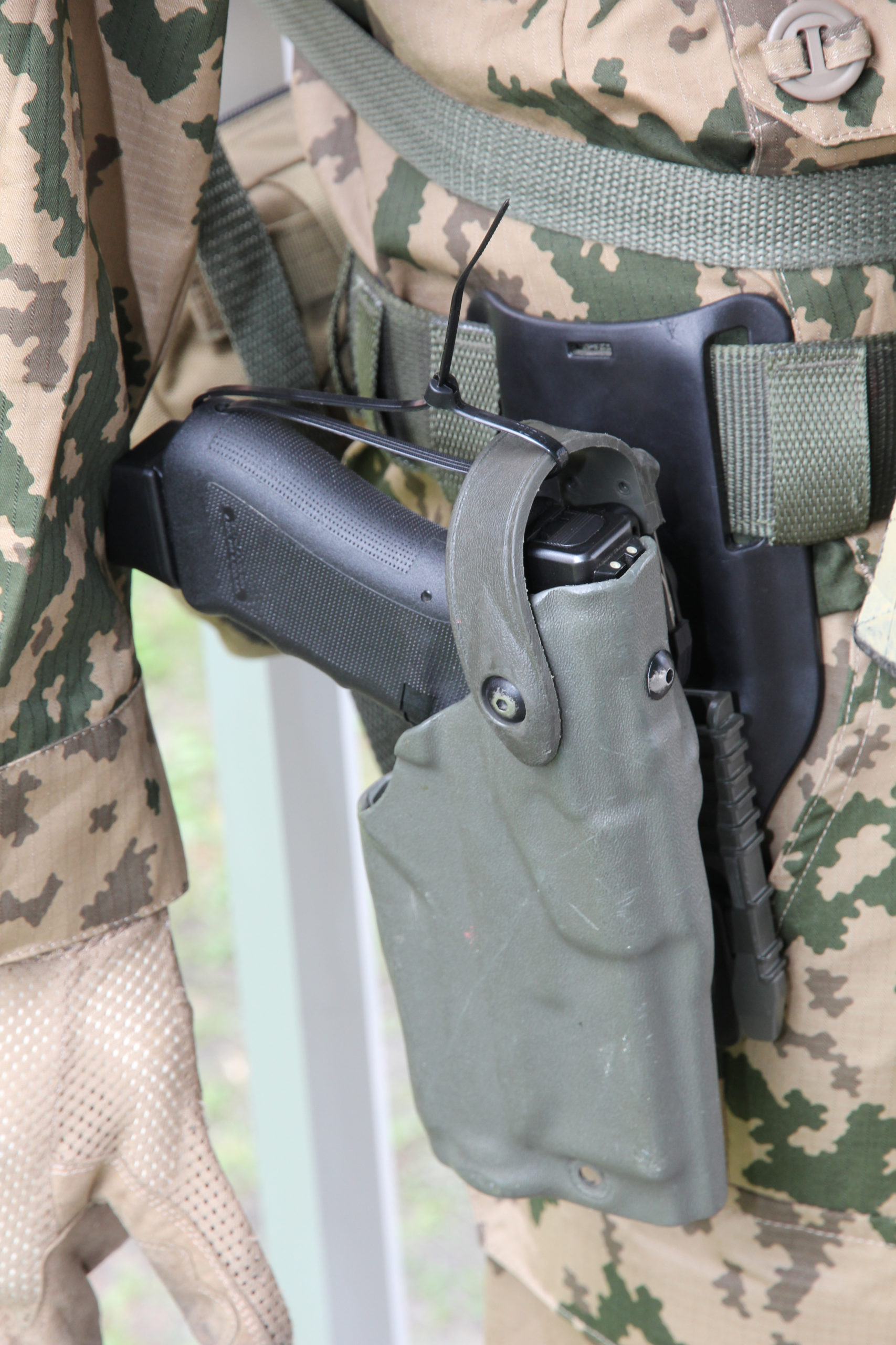 Mannequin in Finnish army desert camouflage with Glock 17 pistol on display during Finnish Defence Forces 2014 Flag day in Lappeenranta Rakuunanmäki. (Wikimedia photo)