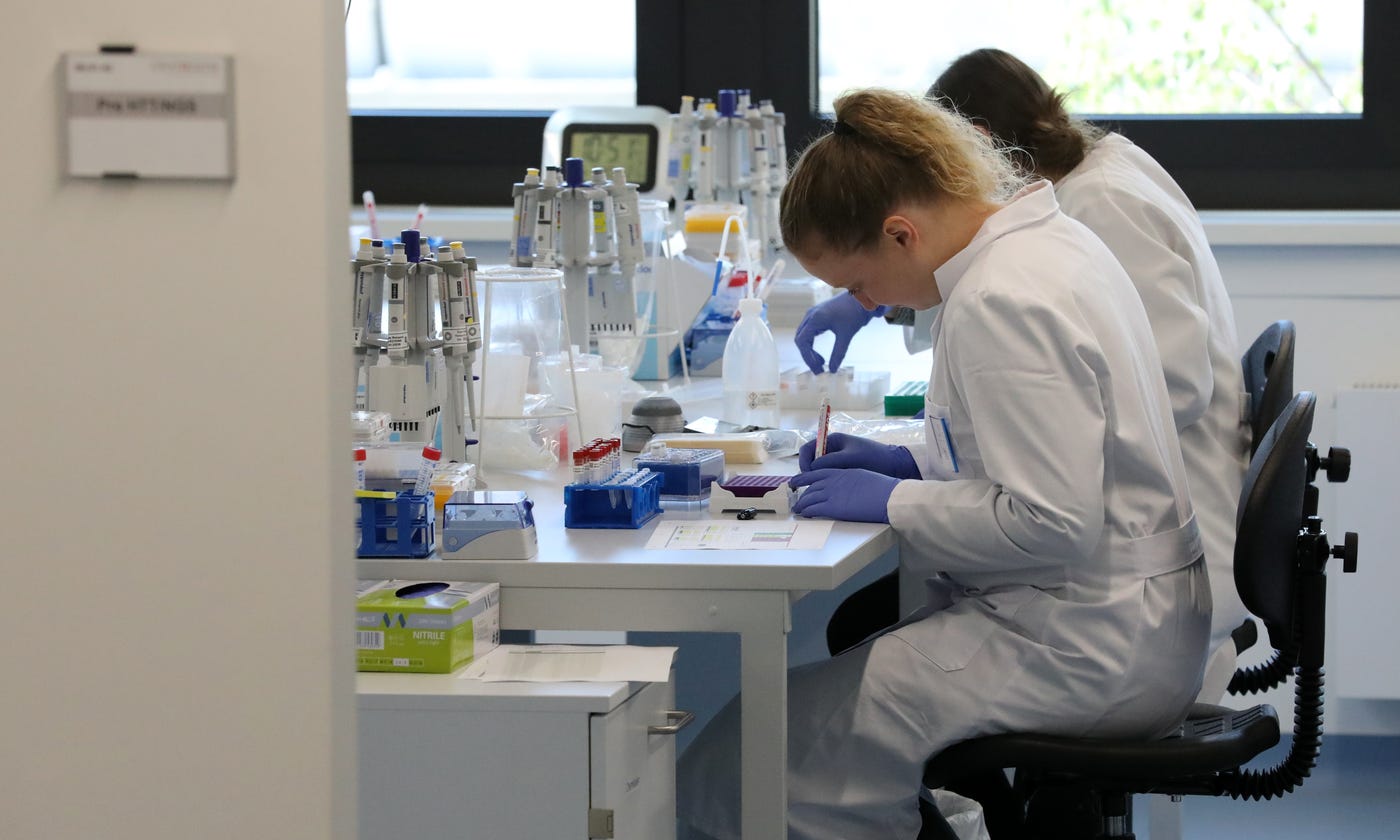 biotech lab technicians