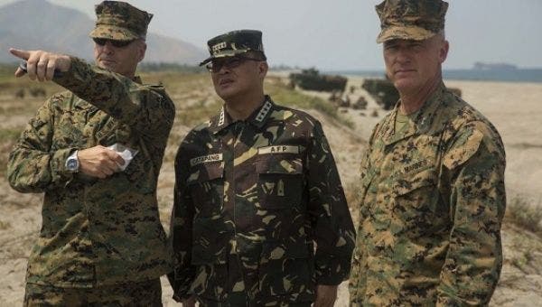 American and Filipino officers exercise