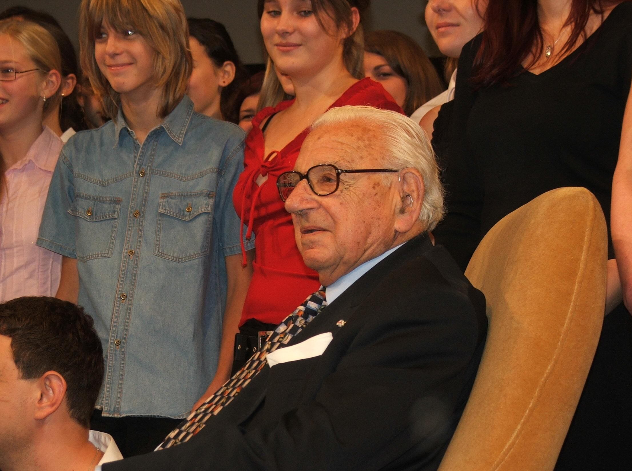 Sir Nicholas Winton visiting Prague in 2007 (Wikimedia Commons). Sources: https://commons.wikimedia.org/wiki/File:Winton_students_4657.JPG
