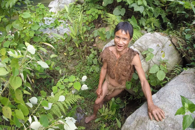 Vietnamese Soldier Who Fled And Lived In The Jungle For the Next 40 Years With His Son