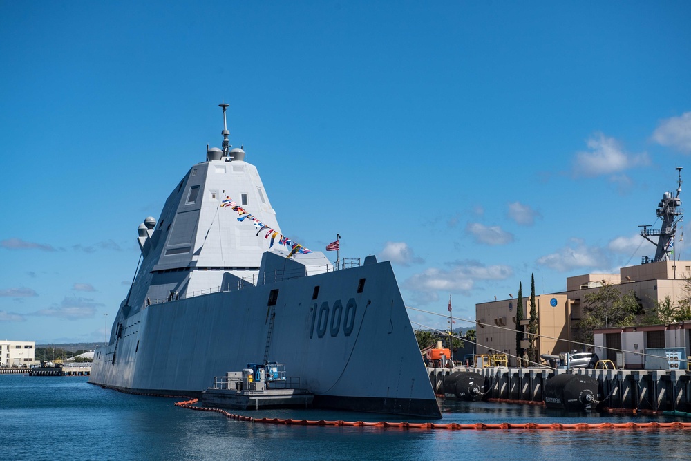 PEARL HARBOR, Hawaii (Apr. 4, 2019) Guided-missile destroyer USS Zumwalt (DDG 1000) is pierside in Pearl Harbor during a port visit. Zumwalt is conducting the port visit as part of its routine operations in the eastern Pacific. Zumwalt-class destroyers provide the Navy with agile military advantages at sea and with ground forces ashore. (U.S. Navy photo by Mass Communications Specialist 2nd Class Jonathan Jiang via DVIDS). Source: https://www.dvidshub.net/image/5242523/uss-zumwalt-pearl-harbor