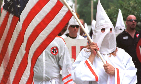 Members of the Church of the American Knights of the Ku Klux Klan march around the Madison County Courthouse, 1999 (NBC News). Source: https://www.nbcnews.com/storyline/jewish-center-shootings/kansas-jewish-center-shootings-reveal-new-dangers-lone-wolves-n81331