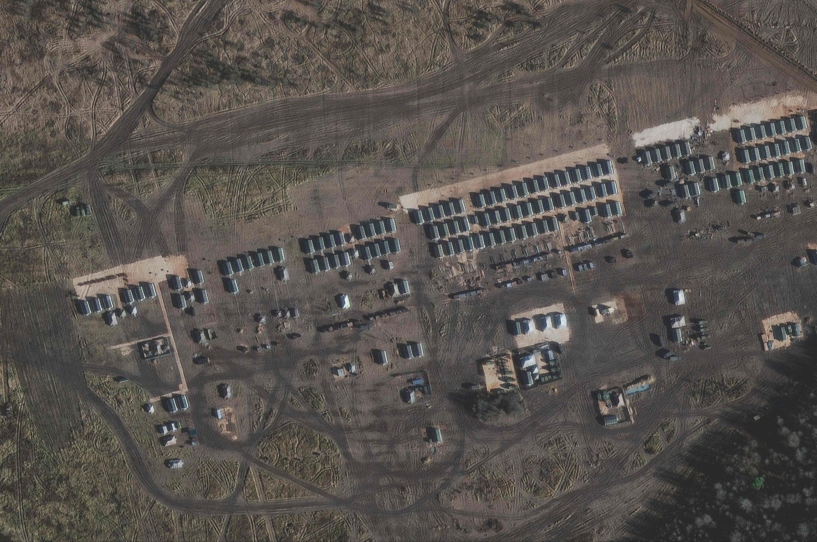 Satellite image released by Maxar Technologues showing troops setting up camp in Yelnya, Smolensk Oblast, Russia (Maxar Technologies via Daily Sabah). Source: https://www.dailysabah.com/world/europe/kyiv-says-90000-russian-military-units-staged-near-ukrainian-border