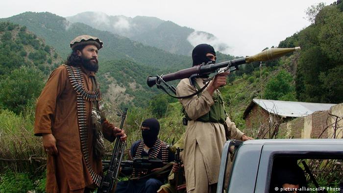 The Pakistani Taliban photographed with their weapons in 2012 (DW via AP). Source: https://www.dw.com/en/who-are-the-pakistani-taliban/a-18136219