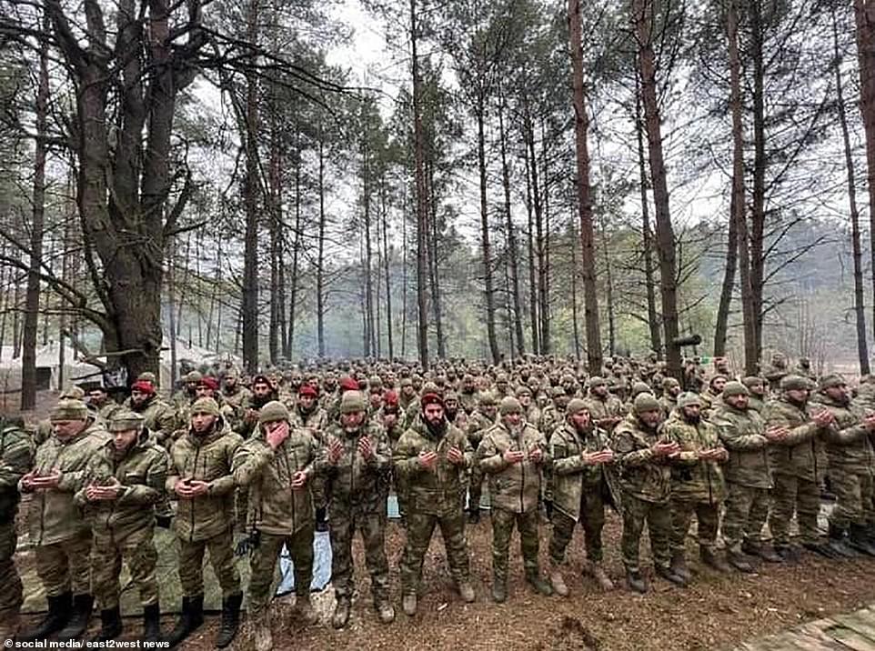 Chenchen special forces in a Ukrainian forest being briefed about their mission to hunt down Zelensky and other Ukrainian government officials (Daily Mail). Source: https://www.dailymail.co.uk/news/article-10551327/Chechen-special-forces-hunters-unleashed-Ukraine-detain-kill-Kyiv-officials.html