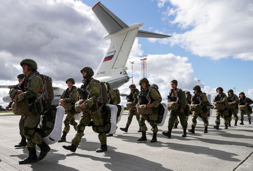 Russian paratroopers walk before boarding Ilyushin Il-76 transport planes as they take part in the military exercises "Zapad-2021" staged by the armed forces of Russia and Belarus at an aerodrome in Kaliningrad Region, Russia, September 13, 2021. (REUTERS/Vitaly Nevar). Source: https://www.reuters.com/world/europe/russia-belarus-plan-joint-military-drills-february-lukashenko-2022-01-17/