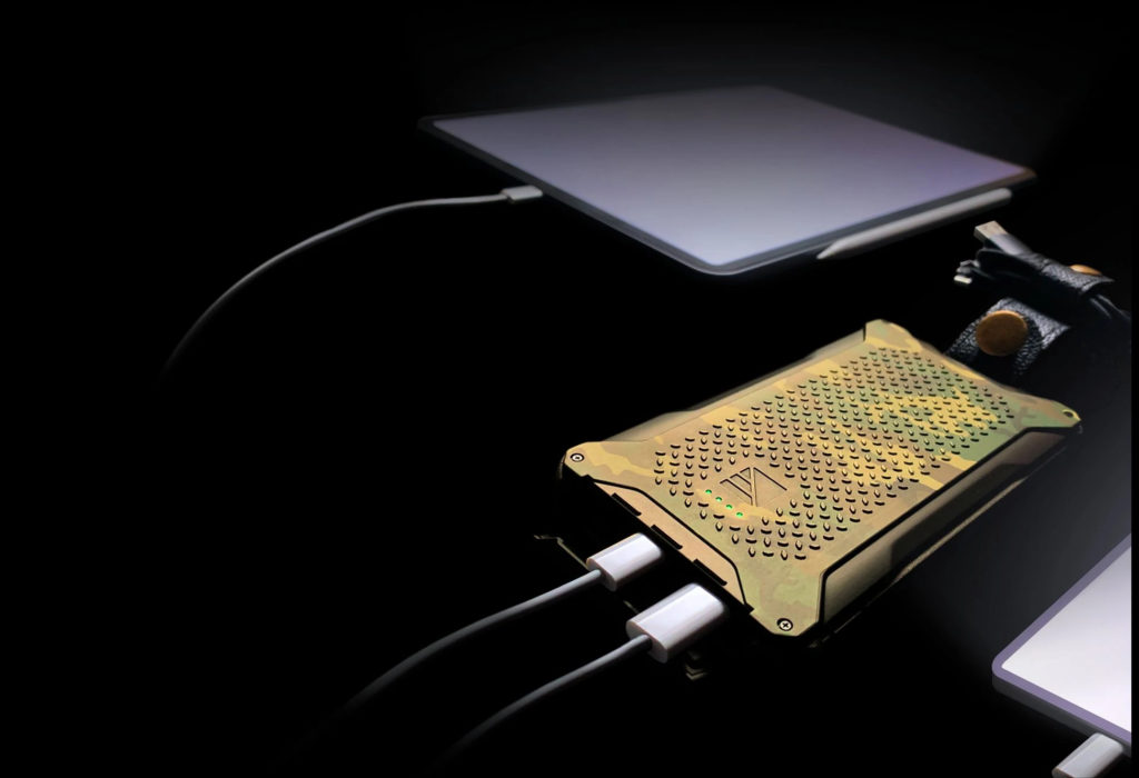 Poseidon Pro Charging MacBook