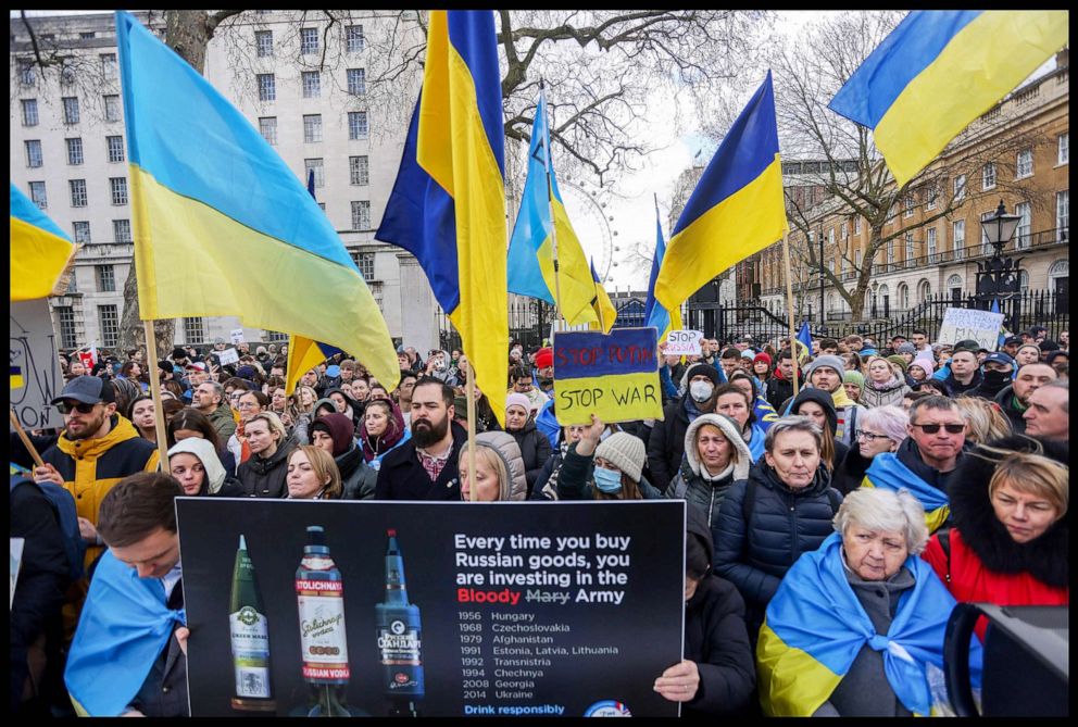 Londoners gather in Whitehall marching to Downing Street to protest Russian aggression in Ukraine (ABC News). Source: https://abcnews.go.com/International/protesters-worldwide-streets-russian-aggression-ukraine/story?id=83092071