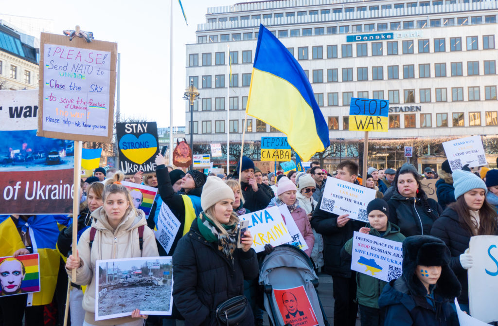 Demonstration in Stockholm against the Russian invasion of Ukraine in 2022 (Wikimedia Commons). Source: https://commons.wikimedia.org/wiki/File:27_Feb_2022_in_Stockholm._Demonstration_against_the_Russian_invasion_of_Ukraine._12.jpg