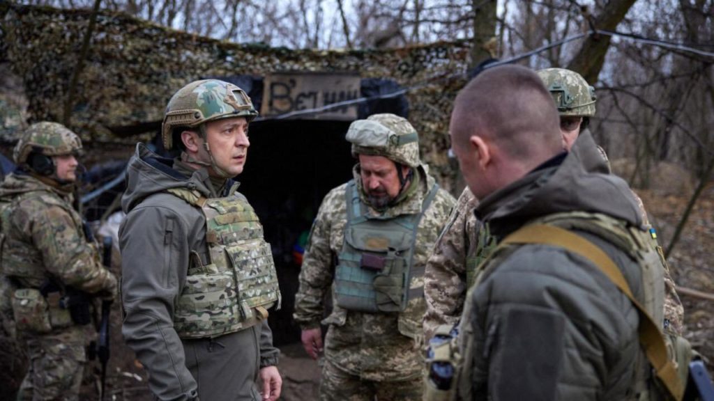 Old photo of Ukrainian President Zelensky visiting the frontlines in Donbass, 2021 (Asaad Hanna Twitter Account). Source: https://twitter.com/AsaadHannaa/status/1496963117288468483?ref_src=twsrc%5Etfw%7Ctwcamp%5Etweetembed%7Ctwterm%5E1496963117288468483%7Ctwgr%5E%7Ctwcon%5Es1_&ref_url=https%3A%2F%2Fwww.altnews.in%2Fold-photos-of-ukrainian-pres-shared-as-him-joining-the-fight-against-russia%2F
