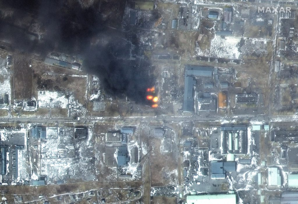 A fire blazing in the Primorsky district of Mariupol (MAXAR via Mike Eckel). Source: https://twitter.com/Mike_Eckel/status/1502735484484825094
