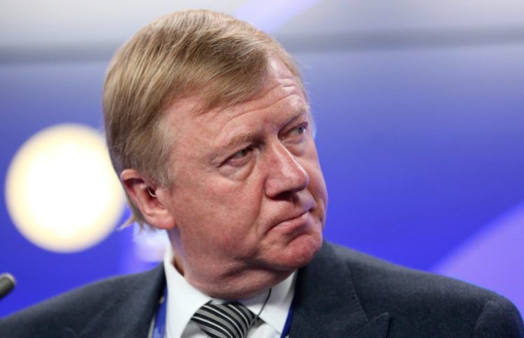 Putin’s Longtime Adviser Anatoly Chubais Quits, Flees Russia