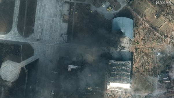 Satellite images from Maxar Technologies showing the damaged hangar where the AN-225 was stored at the Hostomel Air Base (CNN). Source: https://edition.cnn.com/travel/article/antonov-an-225-largest-plane-destroyed-ukraine-scli-intl/index.html