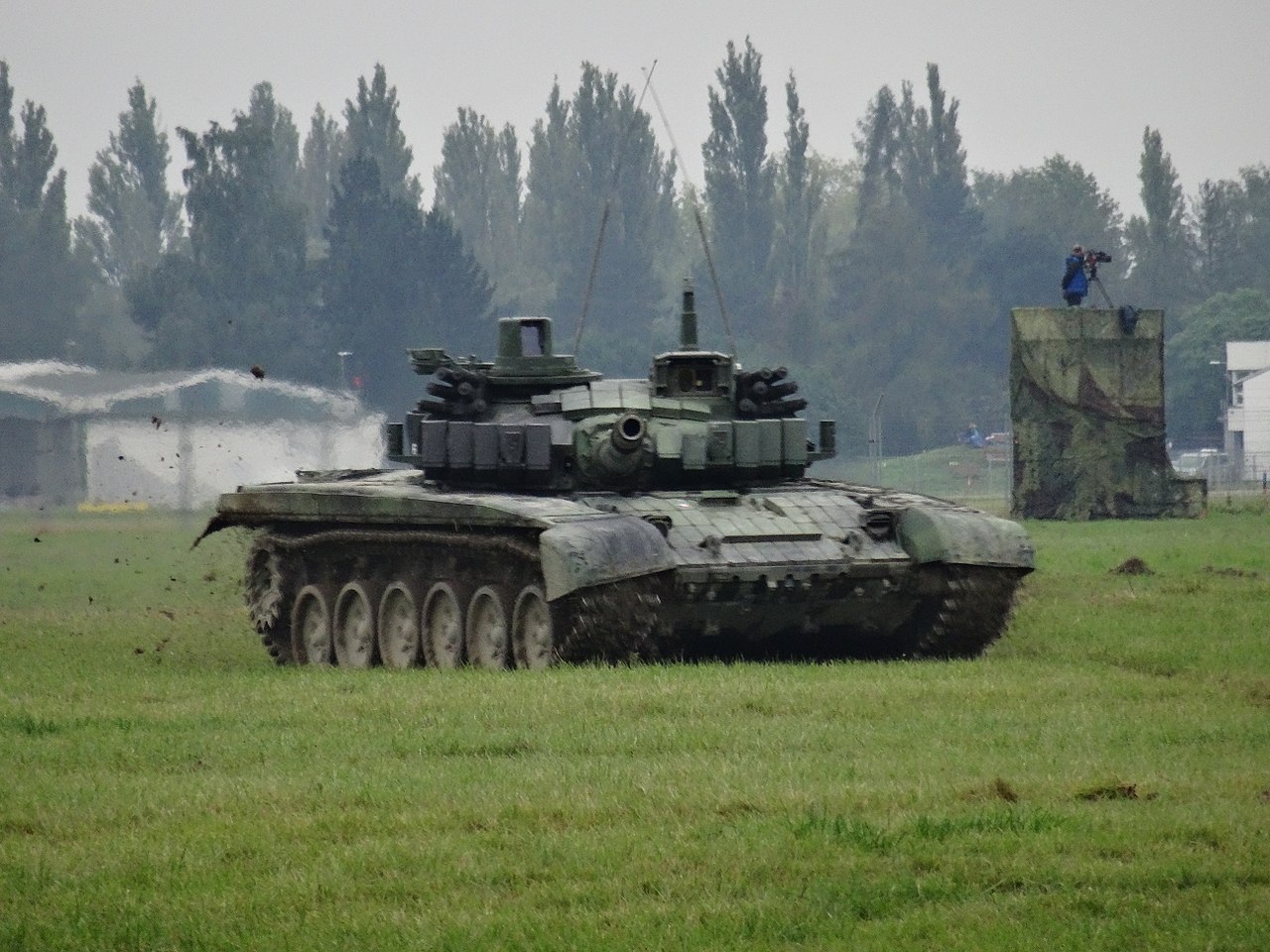 Czech T-72 at the 2017 NATO Days in Ostrava (BRFBlake, CC BY-SA 4.0 <https://creativecommons.org/licenses/by-sa/4.0>, via Wikimedia Commons). Source: https://commons.wikimedia.org/wiki/File:Czech_T-72_at_the_2017_NATO_Days_in_Ostrava.jpg 