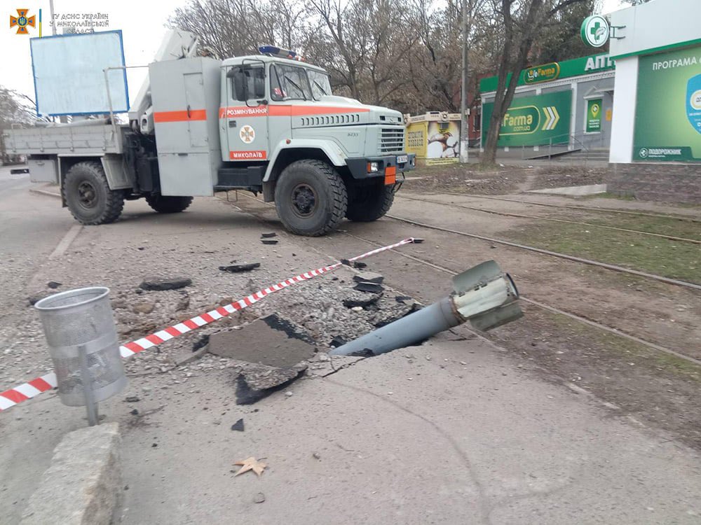 The wreckage of BM-27 Uragan MLRS 9M27K-series rocket booster and cargo sections in Mykolaiv for cluster munitions (Rob Lee). Source: https://twitter.com/RALee85/status/1501330141783343104
