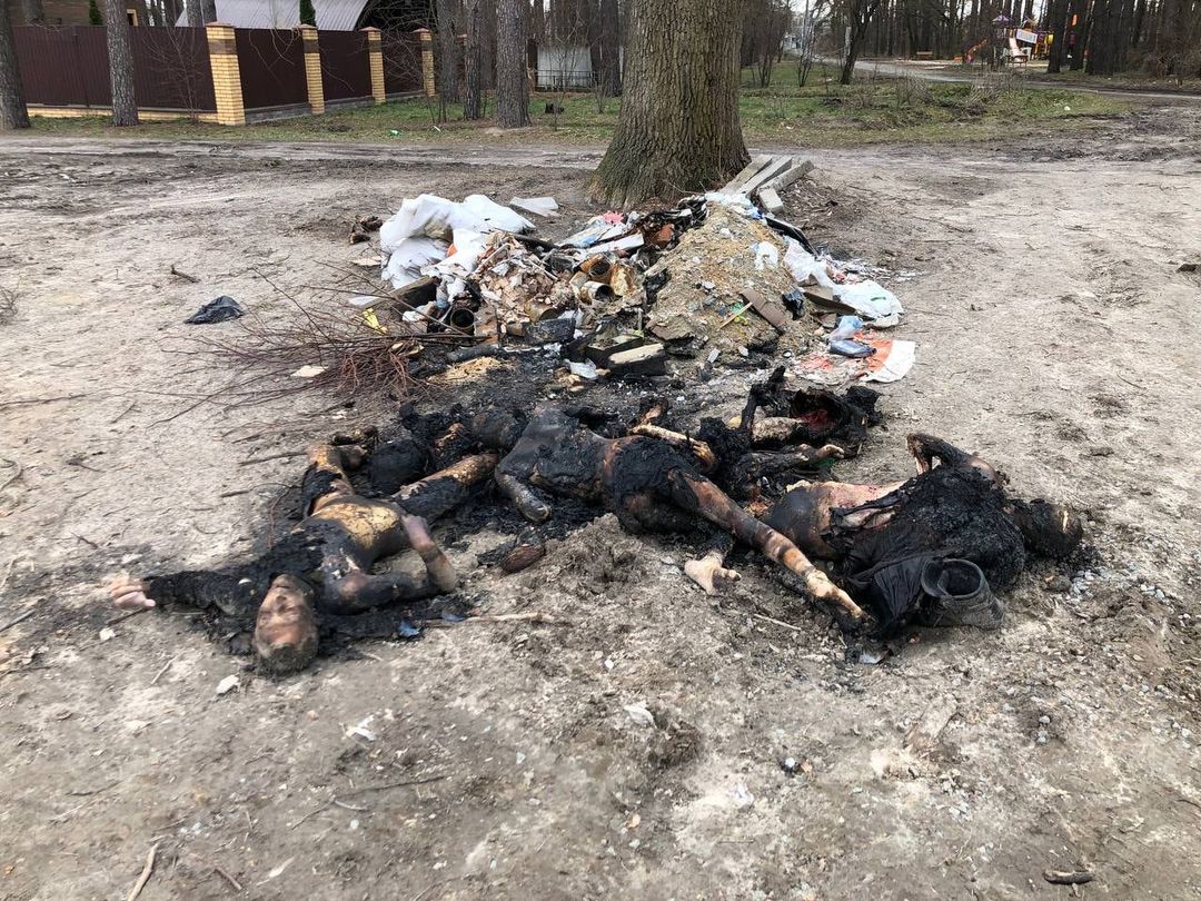 Dead Ukrainians which were allegedly burned. It is unknown whether they were lit up while they were alive or after they had been killed (Kyiv Post). Source: https://twitter.com/KyivPost/status/1511000132262809607