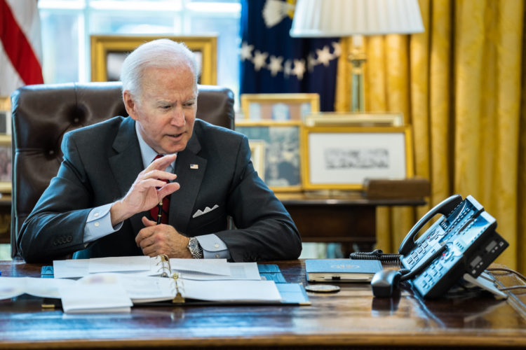 Heavy Weapons on the Way: Biden Approves $800 Million Assistance Package for Ukraine