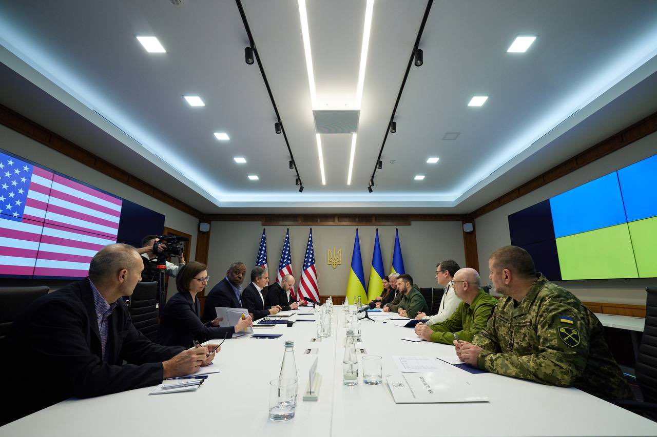 A meeting between the US and Ukraine during Defense Secretary Austin and Secretary of State Antony Blinken (Christopher Miller). Source: https://twitter.com/ChristopherJM/status/1518475976904261632