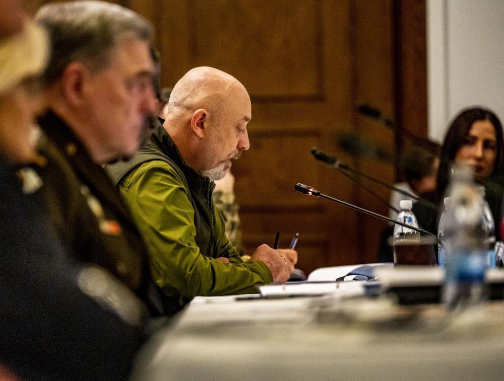 Ukrainian Defense Minister Oleksii Reznikov speaking at the defense meeting held in Ramstein Air Base, Germany (Illia Ponomarenko). Source: https://twitter.com/IAPonomarenko/status/1518984900141064196