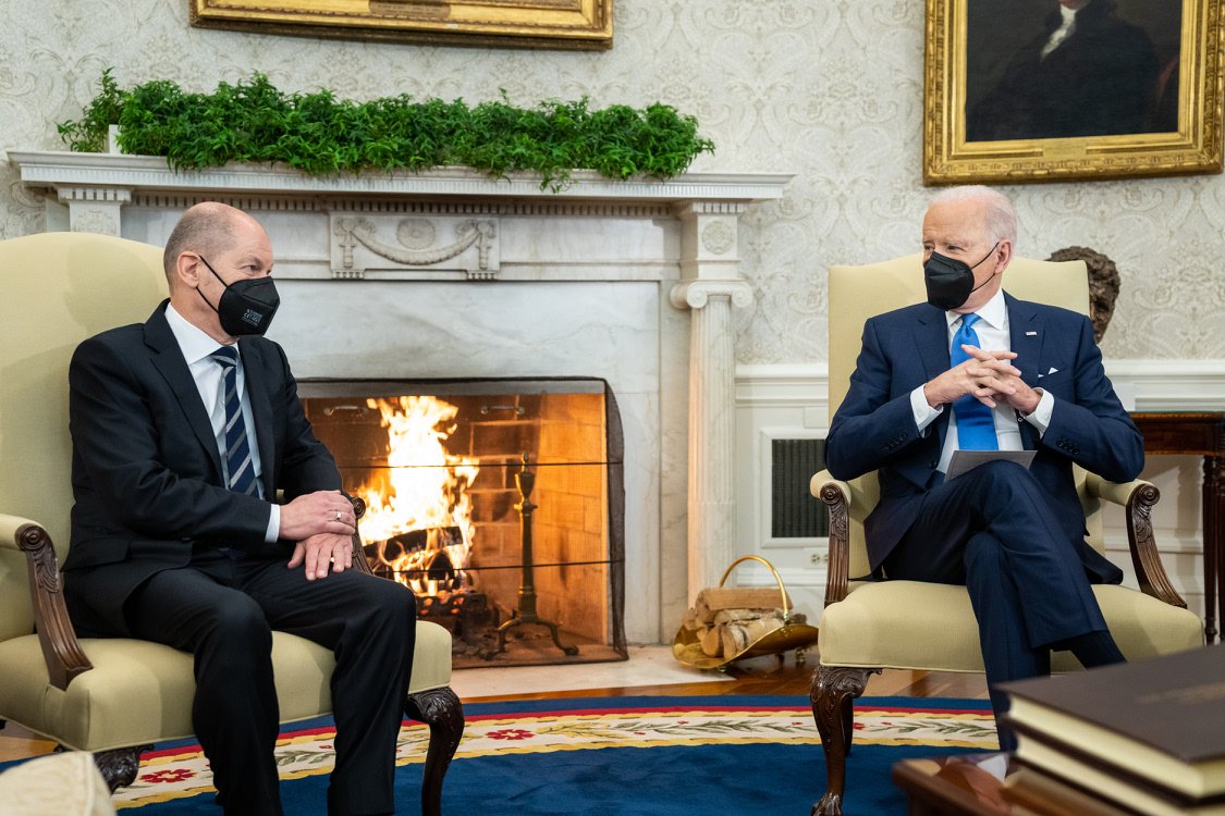 German Chancellor Olaf Scholz and President Biden in the White House (The White House, Public domain, via Wikimedia Commons). Source: https://commons.wikimedia.org/wiki/File:President_Joe_Biden_welcomes_Chancellor_Olaf_Scholz_of_Germany_to_the_White_House.jpg