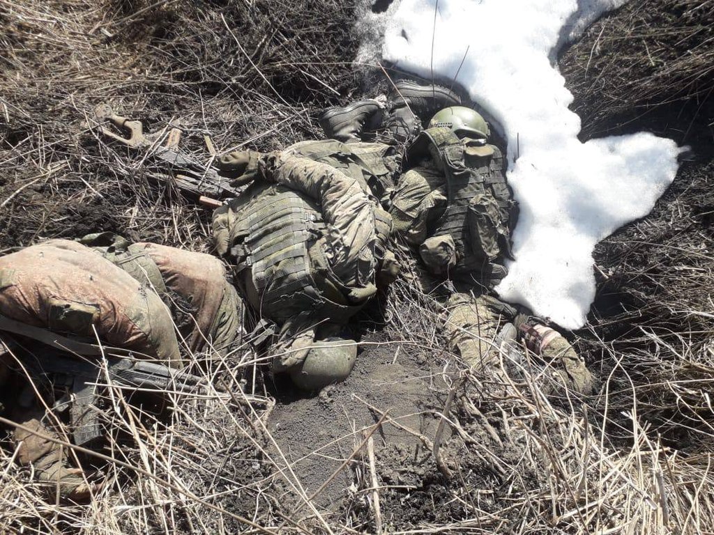 Dead Russian soldiers who froze to death in Kharkiv (Ukrainian Army., Public domain, via Wikimedia Commons). Source: https://commons.wikimedia.org/wiki/File:Russian_soldiers_frozen_to_death_in_fields_near_Chuhuiv,_Ukraine_(March_2022)_02.jpg