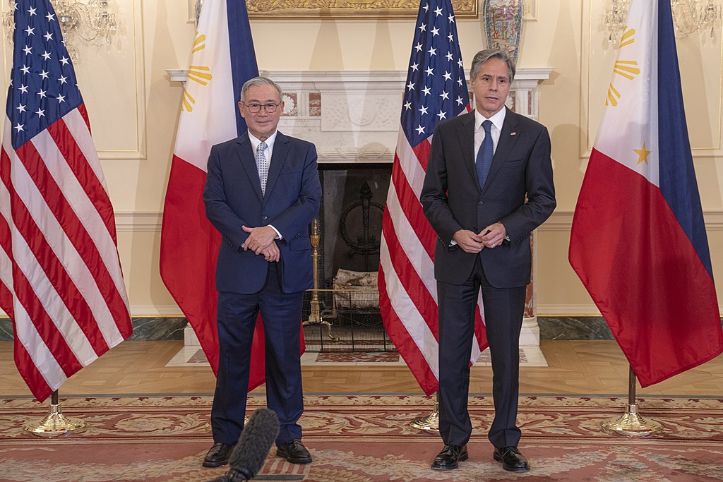 Secretary of State Antony J. Blinken meets with Philippine Foreign Secretary Teodoro Locsin, Jr. at the U.S. Department of State in Washington, D.C., on September 9, 2021 (U.S. Department of State from United States, Public domain, via Wikimedia Commons). Source: https://commons.wikimedia.org/wiki/File:Secretary_Blinken_Meets_with_Philippine_Foreign_Secretary_Teodoro_Locsin,_Jr._(51441170374).jpg
