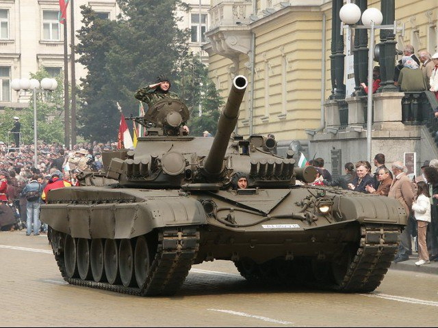 A Bulgarian T-72M2 MBT on a parade (Tourbillon, CC BY 3.0 , via Wikimedia Commons). Source: https://commons.wikimedia.org/wiki/File:T-72M2.jpg