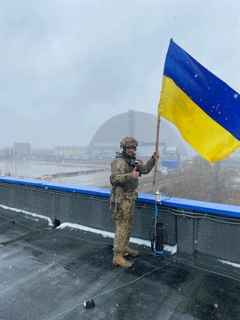 Ukrainian Army soldiers raise the national flag in Pripyat on April 3, 2022