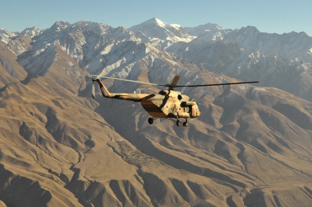 An Mi-17 helicopter flies to Kabul, coming back from a humanitarian assistance mission in Baharak, Badakhshan province, Afghanistan (DVIDS). Source: https://www.dvidshub.net/image/345241/mi-17-chopper-return-baharak