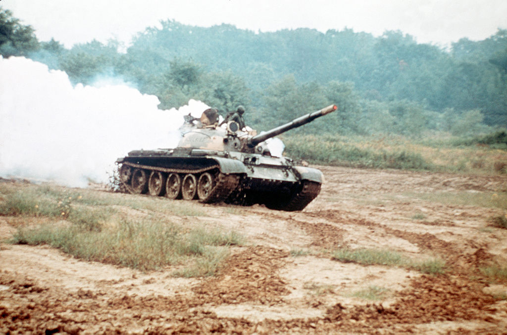 T-62 main battle tank laying a smokescreen (Unknown authorUnknown author, Public domain, via Wikimedia Commons). Source: https://commons.wikimedia.org/wiki/File:T-62_smokescreen.JPEG