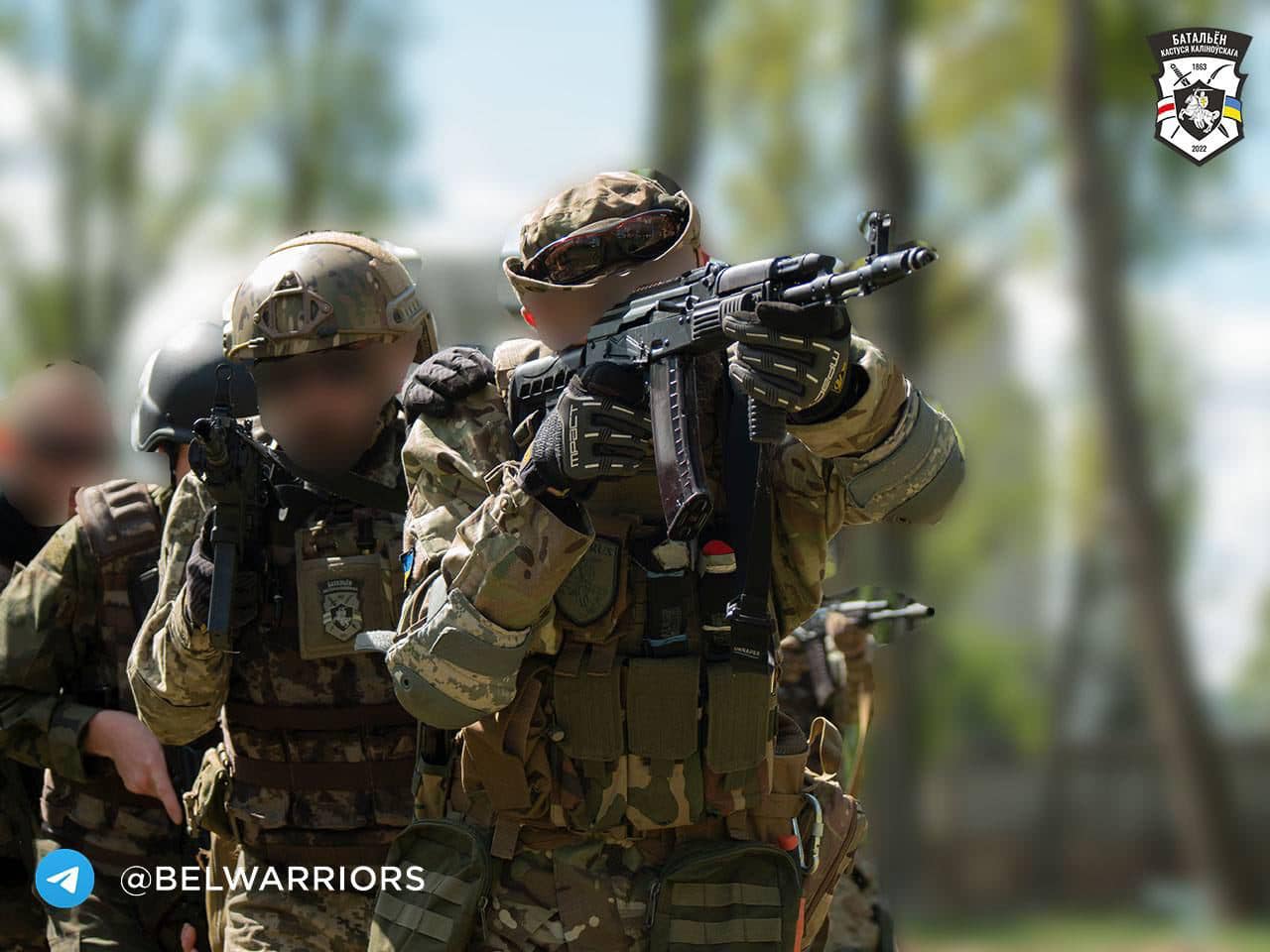 Members of the Kastus Kalinouski Battalion (Kastus Kalinouski Battalion Facebook). Source: https://www.facebook.com/belwarriors/photos/pcb.127687393205554/127687253205568
