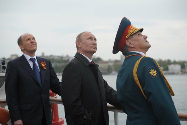 Russian President Vladimir Putin with Defence Minister Sergei Shoigu (left) and Federal Security Service Director Alexander Bortnikov (Kremlin.ru, CC BY 3.0 , via Wikimedia Commons). Source: https://commons.wikimedia.org/wiki/File:Celebrating_Victory_Day_and_the_70th_anniversary_of_Sevastopol%E2%80%99s_liberation_(2493-10).jpg