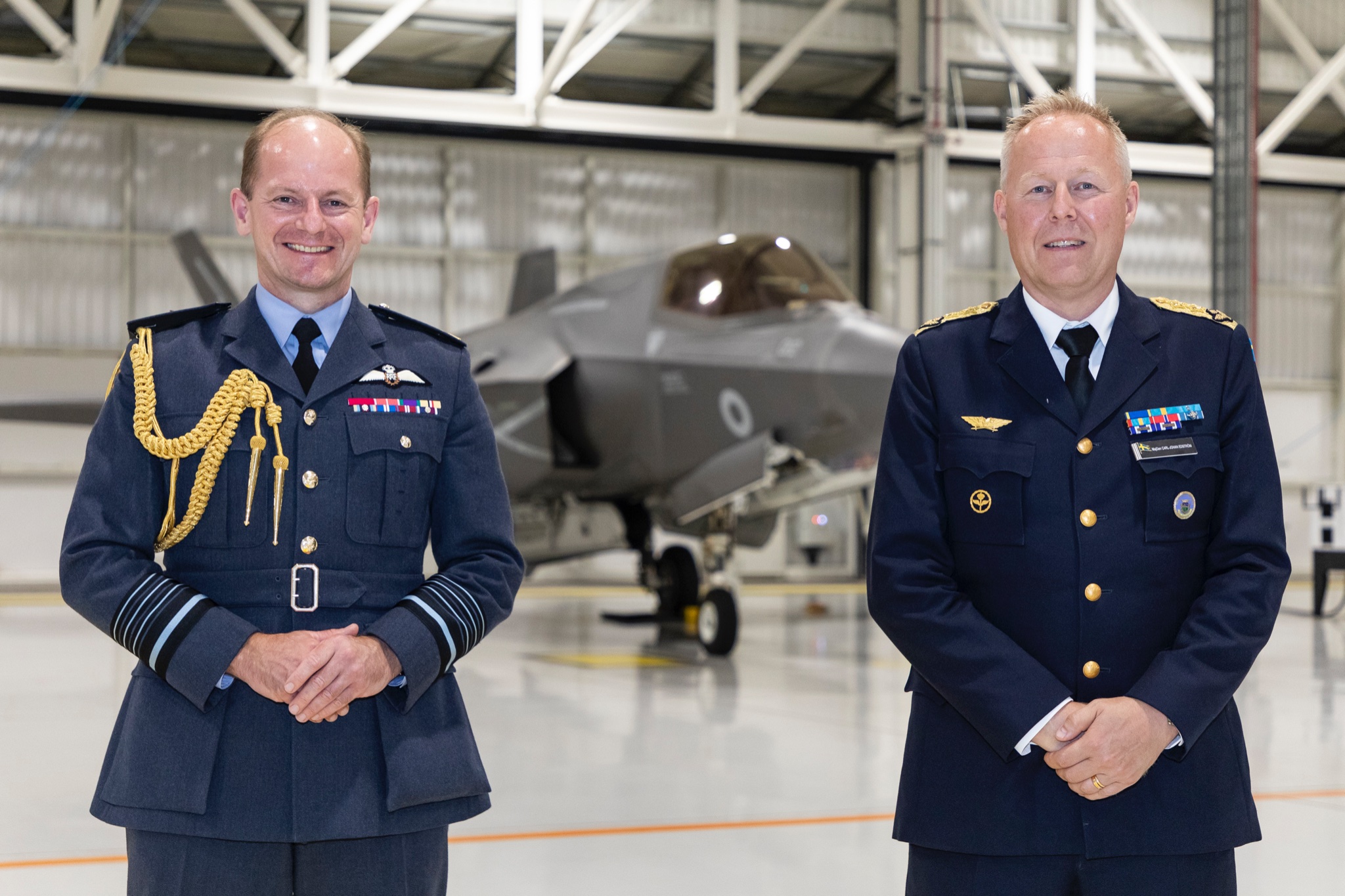 ACM Sir Mike Wigston (right) and Maj Gen Carl-Johan Edström (left) (ACM Sir Mike Wigston). Source: https://twitter.com/ChiefofAirStaff/status/1414961758154936321