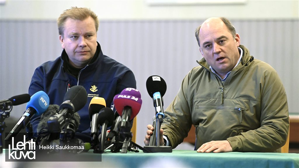 UK Secretary of State for Defense Ben Wallace and Finnish Defense Secretary Antti Kaikkonen (STT uutiset). Source: https://twitter.com/STTuutiset/status/1521844788701667329