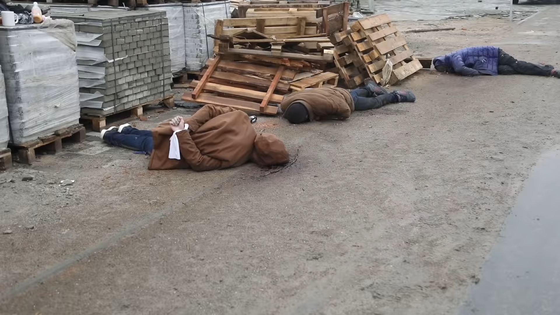 Ukrainian civilians dead on the ground after allegedly being shot by Russian forces in Bucha (Ostap Yarysh). Source: https://twitter.com/OstapYarysh/status/1521180759855411202