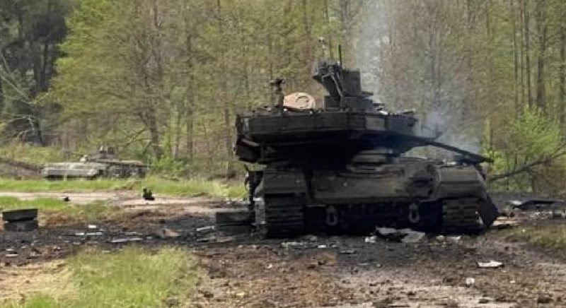 Russia's most advanced tank, the T-90M destroyed in Ukraine (Defence of Ukraine). Source: https://twitter.com/DefenceU/status/1522298434509758464