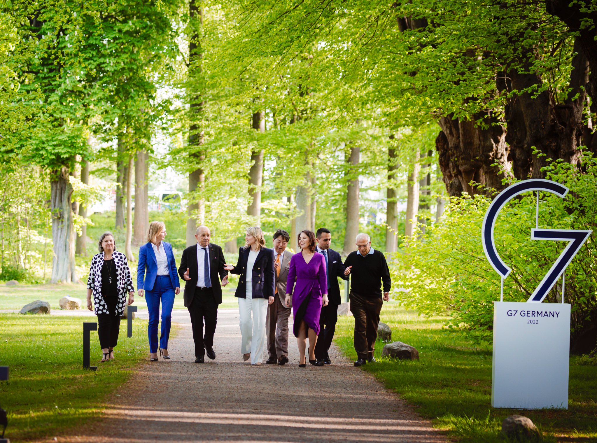 G7 foreign ministers in a meeting in Germany discussing the Russian invasion of Ukraine (Josep Borrell Fontelles). Source: https://twitter.com/JosepBorrellF/status/1524823710083031041/photo/1