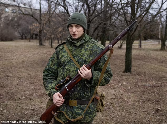 A Mosin-Nagant Rifle held by a Russian soldier (TASS via Su-57 5th Gen Fighter). Source: https://twitter.com/5thSu/status/1525075198898491392