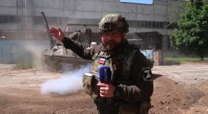 Kots reporting on the Russian 2S4 Tyulpan self-propelled mortar. Less than 24 hours later, the Ukrainian forces used his clips to locate the Russian positions and destroyed the Tyulpan (Michael A. Horowitz). Source: https://twitter.com/michaelh992/status/1528050084033830915