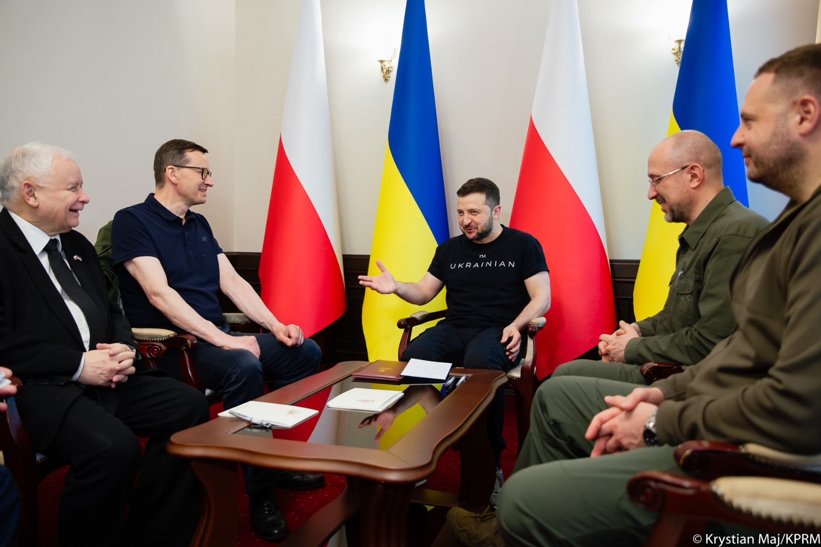 Meeting of the Prime Minister Morawiecki and the Deputy Prime Minister J. Kaczyński with the president Zelensky and the prime minister Denys Shmyhal (Kancelaria Premiera). Source: https://twitter.com/PremierRP/status/1532038323623149570?ref_src=twsrc%5Etfw%7Ctwcamp%5Etweetembed%7Ctwterm%5E1532038323623149570%7Ctwgr%5E%7Ctwcon%5Es1_&ref_url=http%3A%2F%2Fwww.polskieradio.pl%2F395%2F9766%2FArtykul%2F2971020Poland-Ukraine-may-sign-new-treaty-Polish-PM